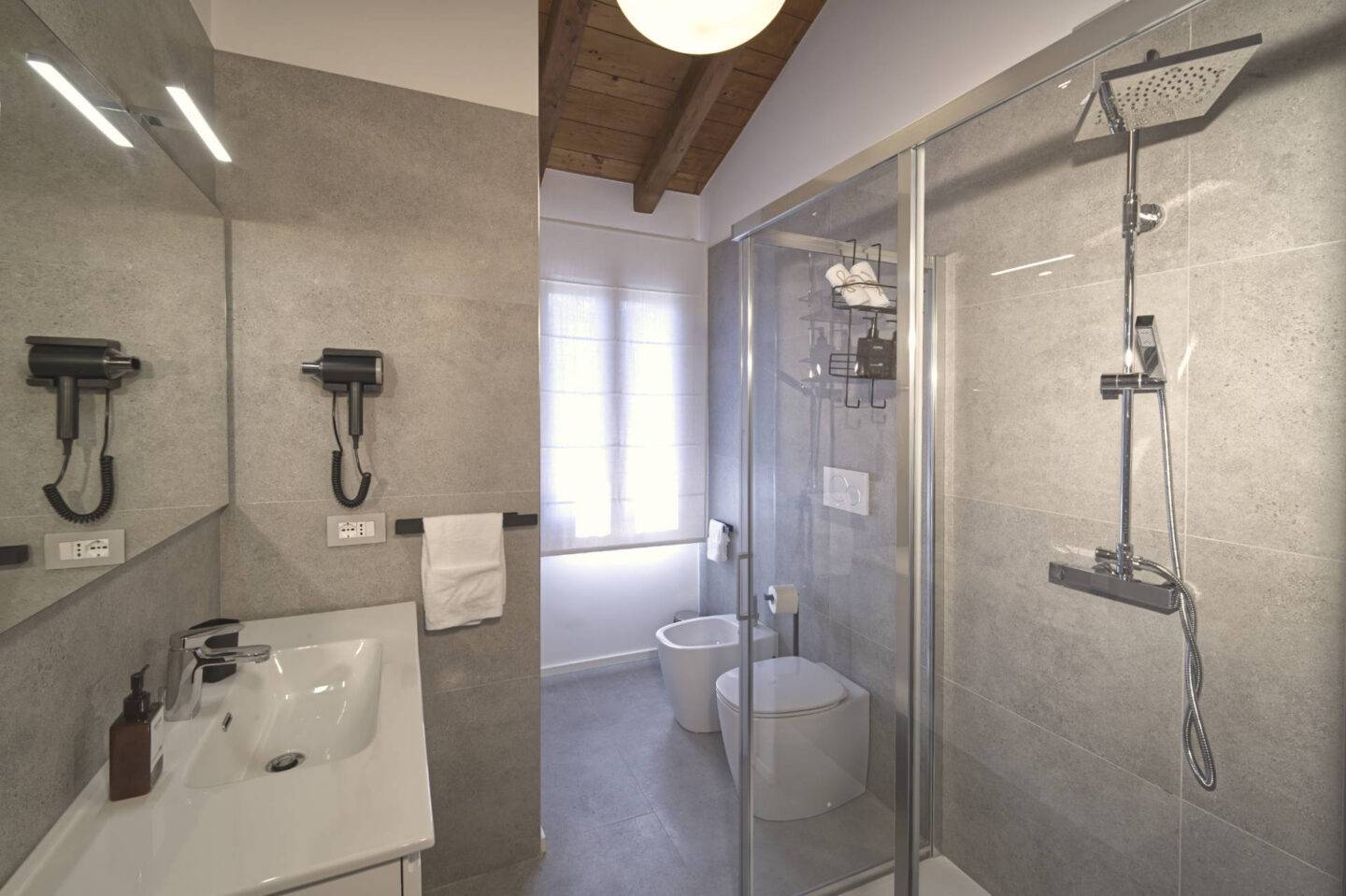 Le camere 17 bagno camera cielo 1